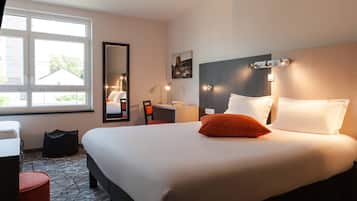 Privilège Room | Premium bedding, pillowtop beds, desk, soundproofing