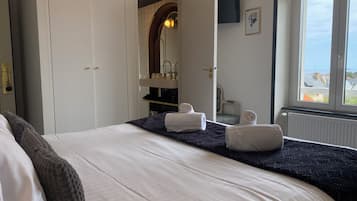 Superior kamer, uitzicht op zee | Luxe beddengoed, individueel gedecoreerd, individueel gemeubileerd