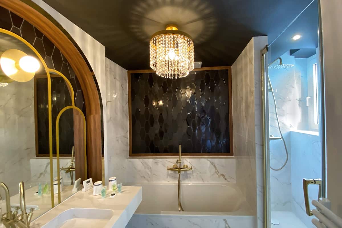 comfort room | bathroom | free toiletries, hair dryer, towels