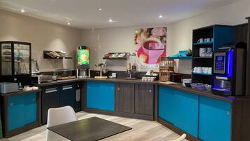 Dagelijks ontbijtbuffet (EUR 15 per persoon)