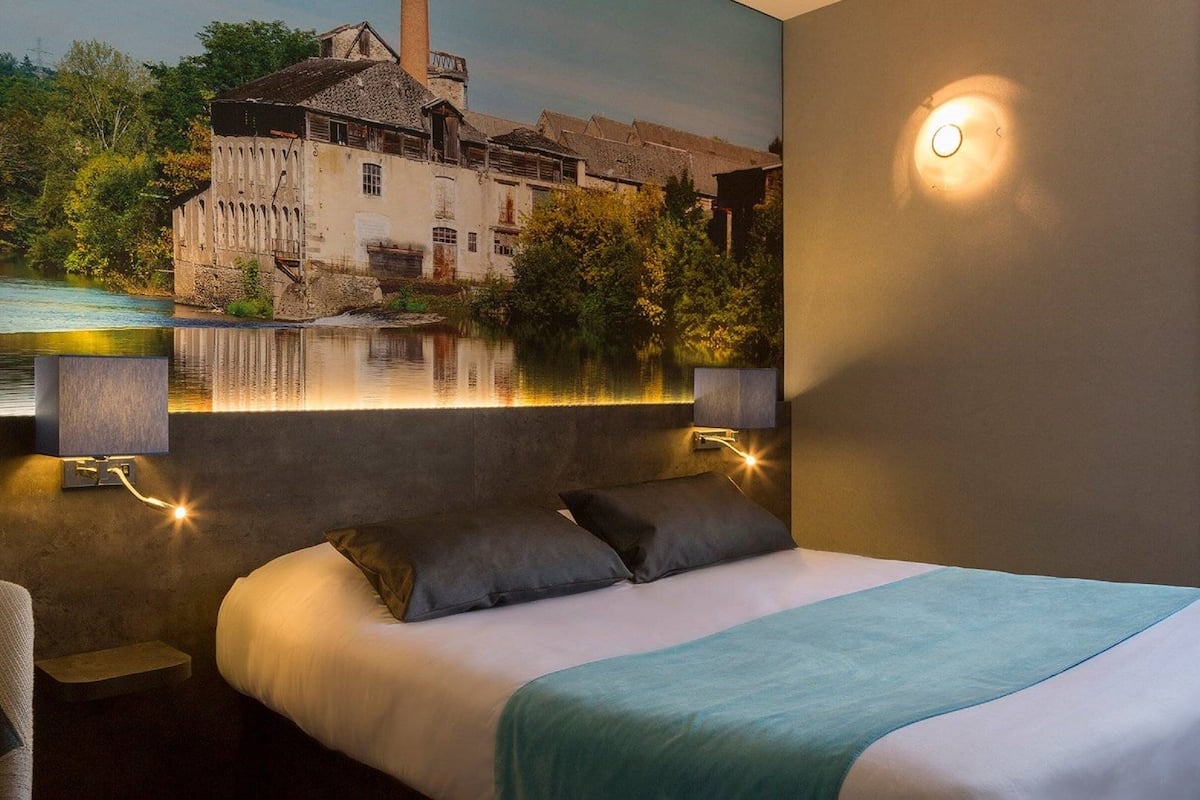 premium bedding, individually furnished, desk, laptop workspace