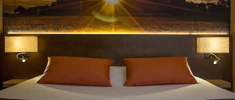 Peralatan tempat tidur premium, dilengkapkan perabot secara berasingan
