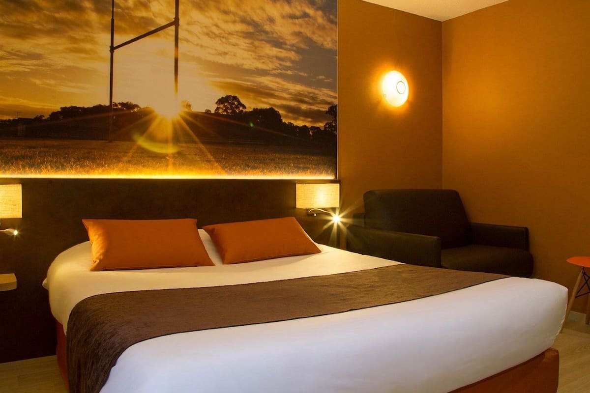 family triple room | premium bedding, individually furnished, desk, laptop workspace