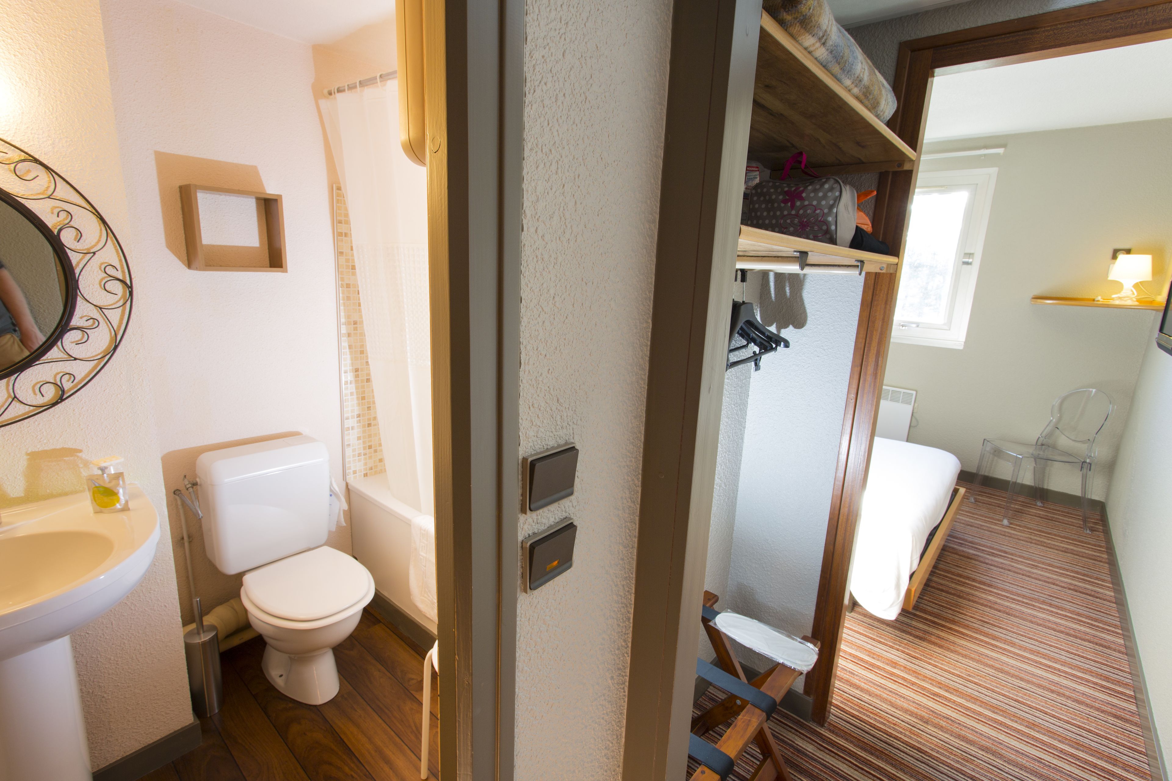 standard double room | bathroom | free toiletries, hair dryer, towels