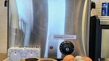 Petit déjeuner buffet (12 EUR par personne)