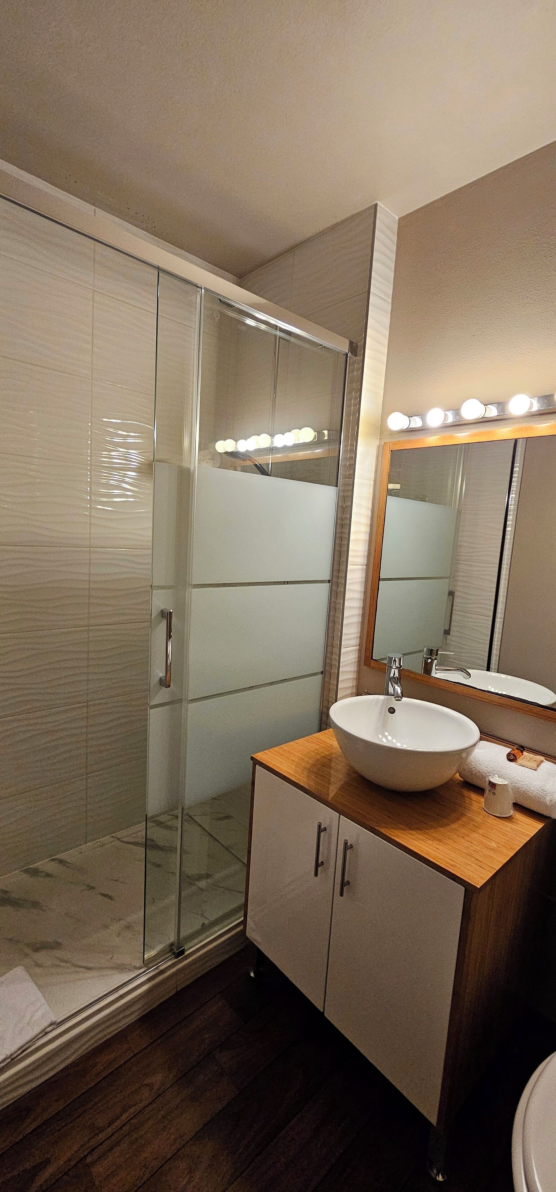 comfort double room | bathroom | free toiletries, hair dryer, towels