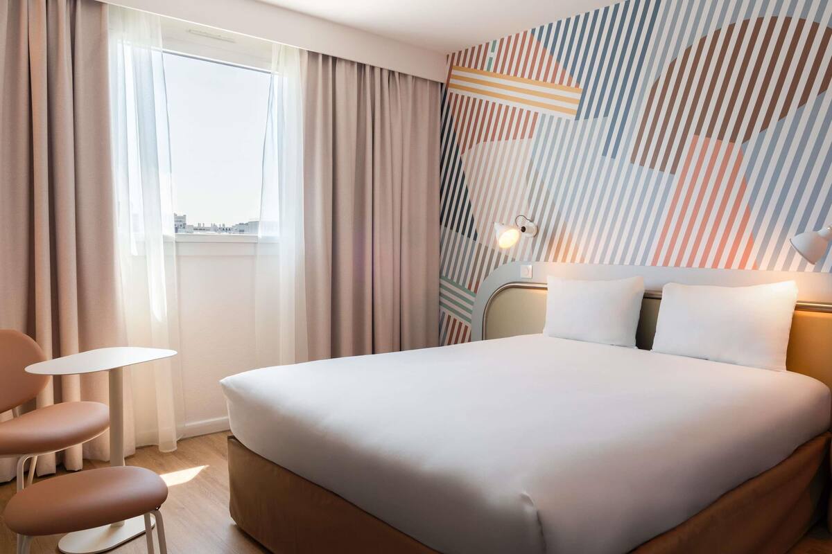 Comfort-værelse - 1 dobbeltseng - udsigt til have | Premium-sengetøj, skrivebord, mørklægningsgardiner, lydisolering