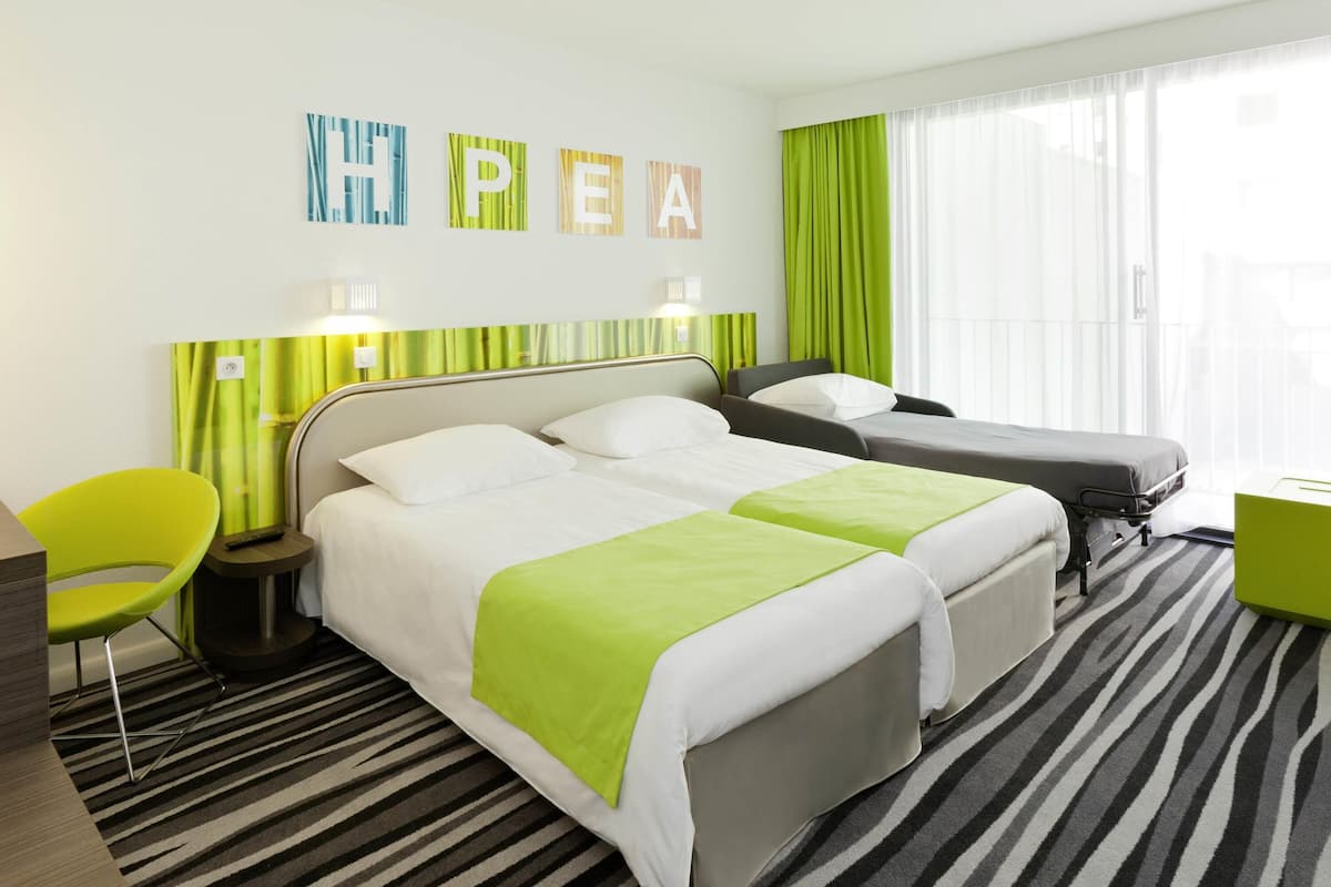 Premium bedding, desk, blackout drapes, soundproofing