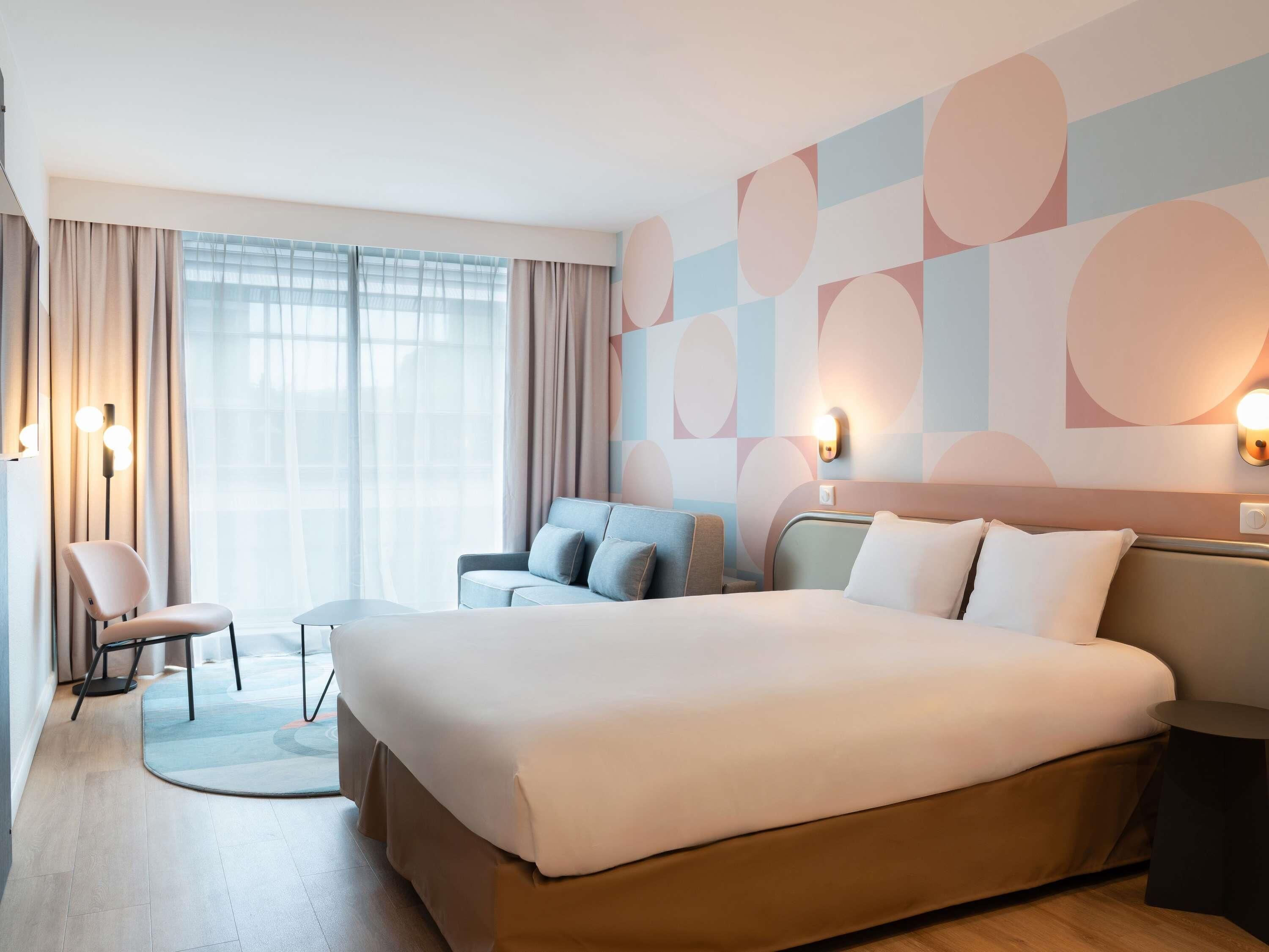 Superior kamer, 1 tweepersoonsbed met slaapbank | Luxe beddengoed, een bureau, verduisterende gordijnen