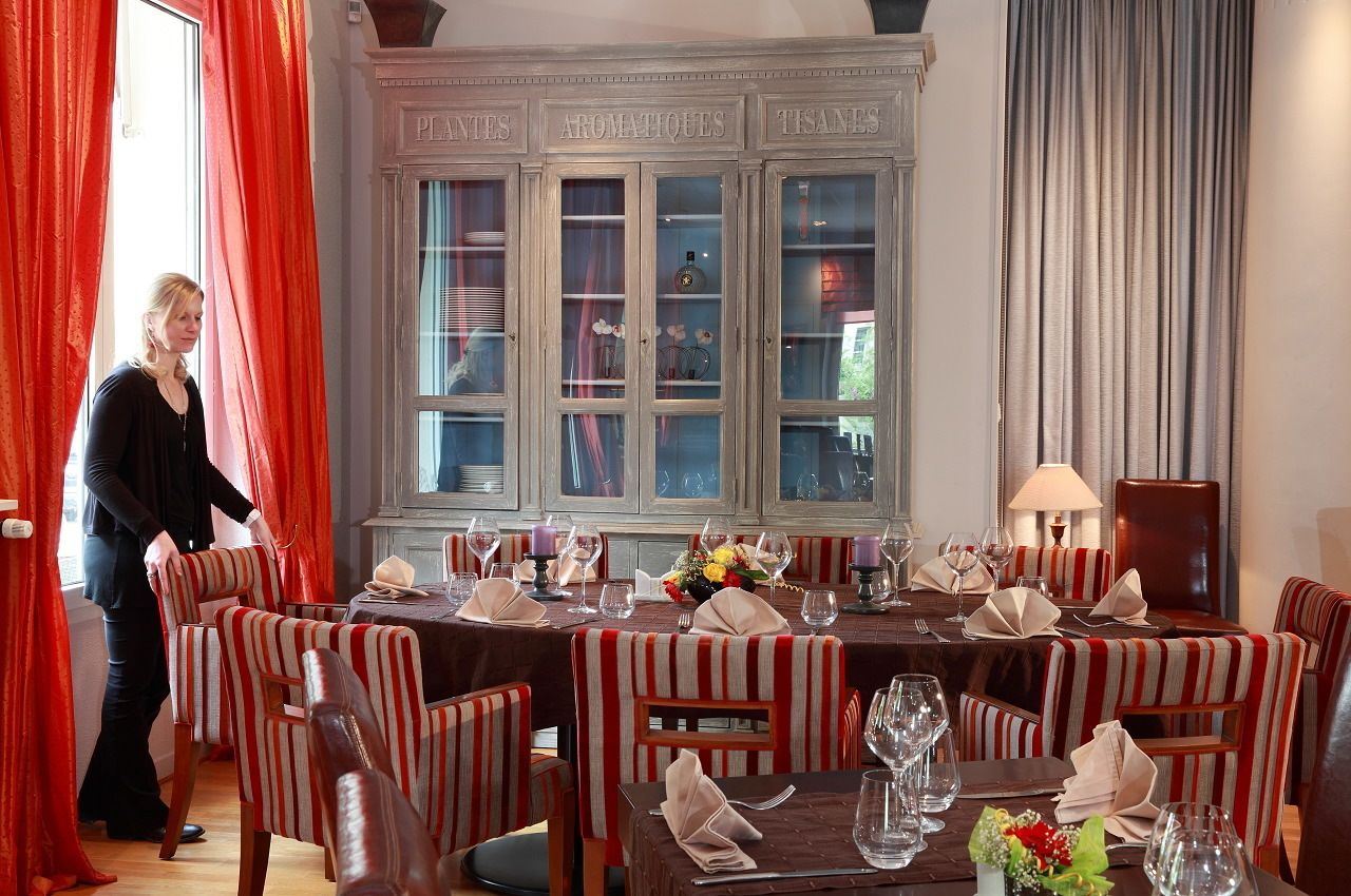 lunch and dinner served, french cuisine