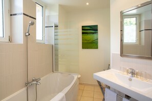 Premium Double Room | Cribs/infant beds, free WiFi, bed sheets - Hôtel Providence (Vittel)