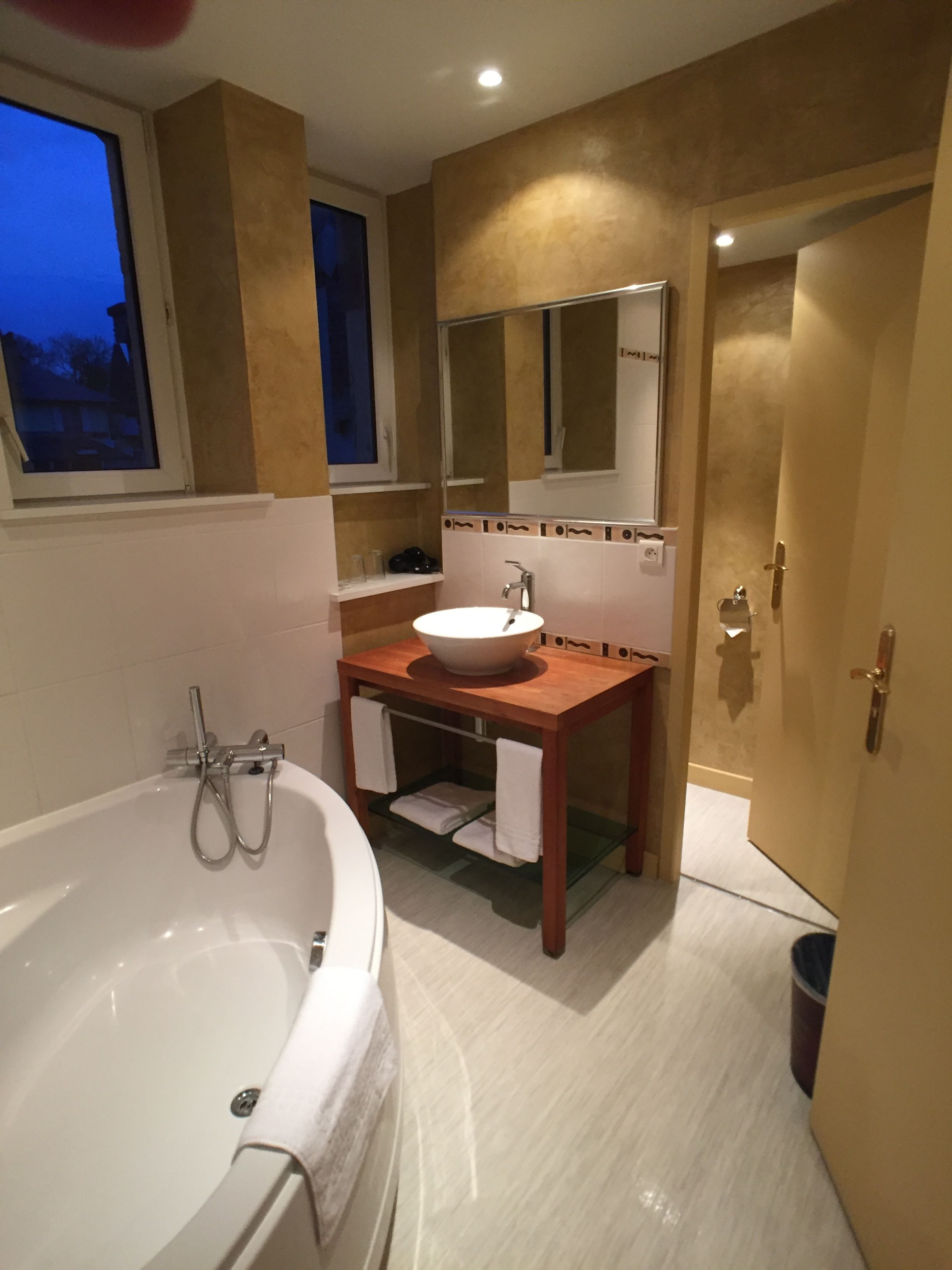 premium double room | bathroom | shower, free toiletries, hair dryer, towels
