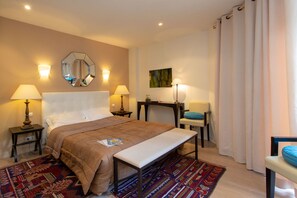 Premium Double Room | Cribs/infant beds, free WiFi, bed sheets - Hôtel Providence (Vittel)