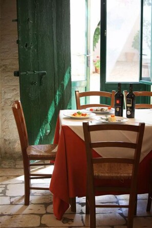 Dinner served  - Masseria Refrigerio (Ostuni)