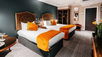 Triple Room | In-room safe, desk, blackout drapes, iron/ironing board (on request)
