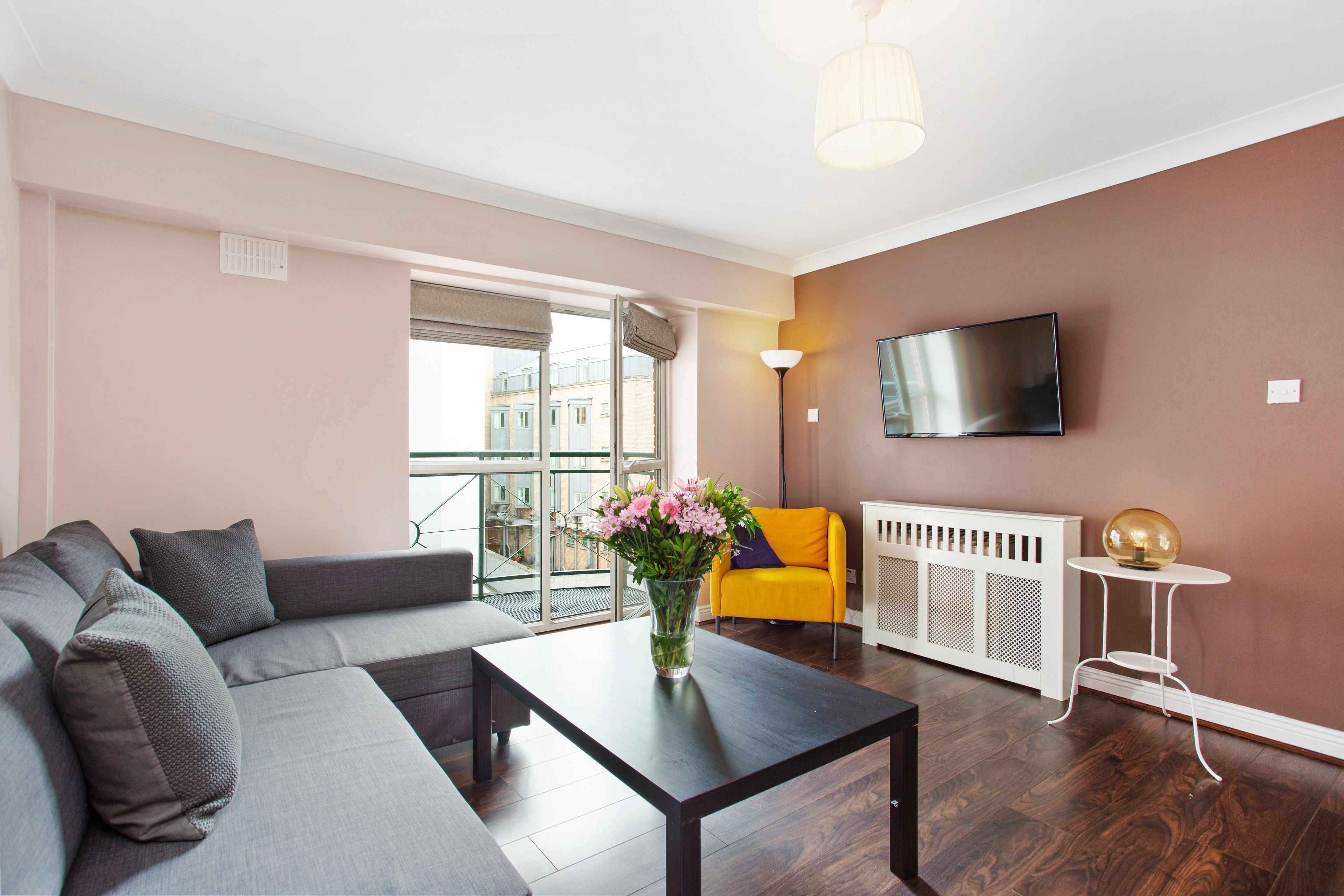 Apartamento, 1 habitación (3 Adults) | Sala de estar | Televisión de 32 pulgadas con canales por satélite