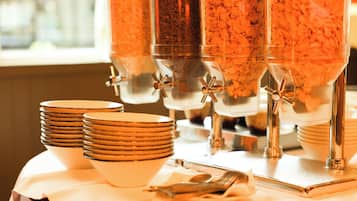 Komplett frukost varje dag (EUR 20 per person)