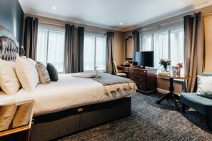 Double Room | In-room safe, desk, blackout curtains, iron/ironing board