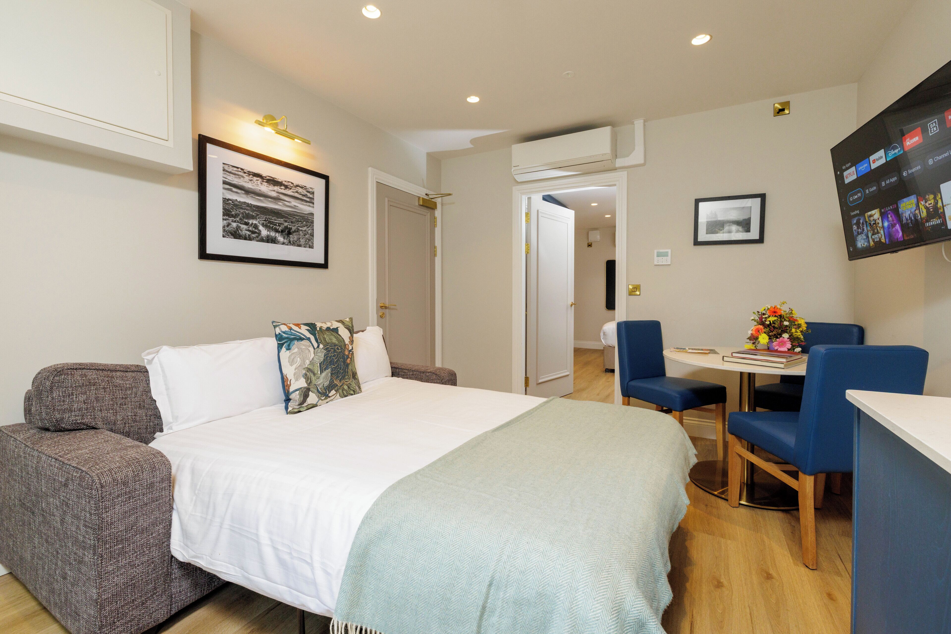 Superior Apartment, 1 King Bed with Sofa bed | Living area