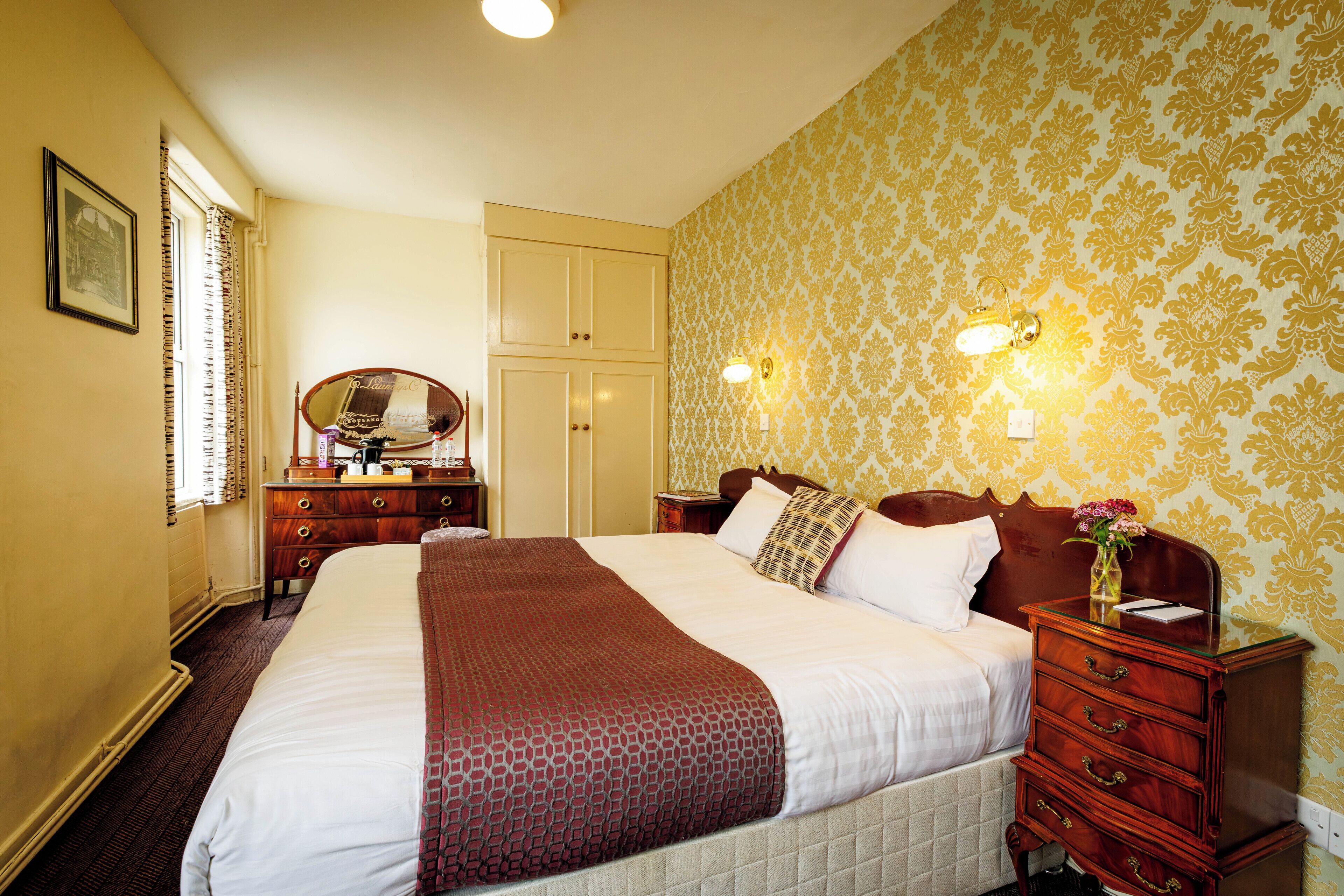 Doppia Standard, 1 letto matrimoniale | Biancheria da letto di alta qualità, una scrivania, postazione laptop