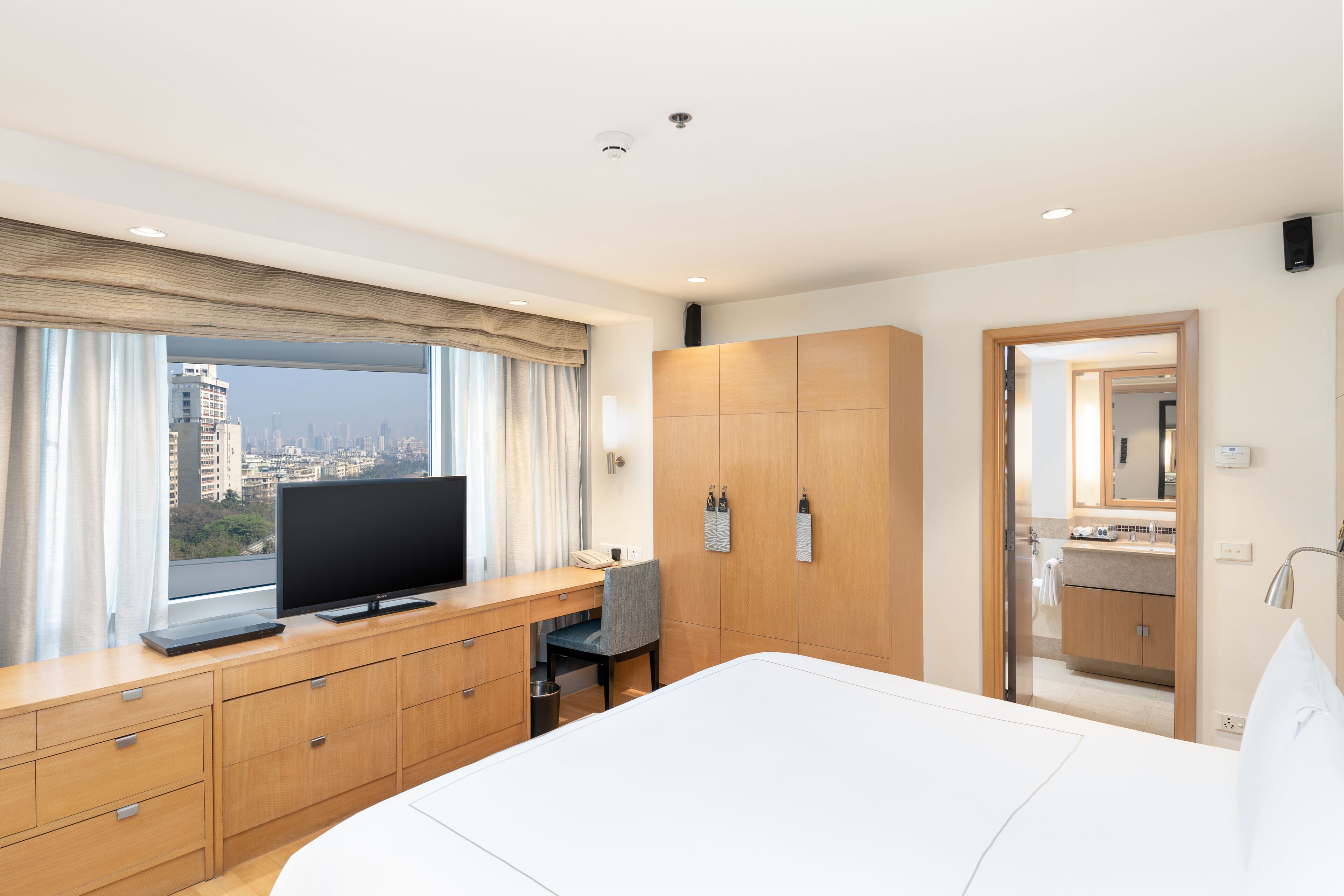 Caja de seguridad en la habitación y decoración personalizada 