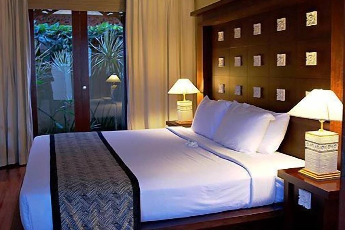 Villa, 4 chambres, piscine privée | 1 chambre, minibar, coffres-forts dans les chambres