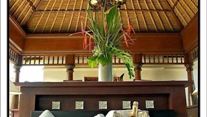 Villa, 3 Schlafzimmer, eigener Pool | Essbereich im Zimmer