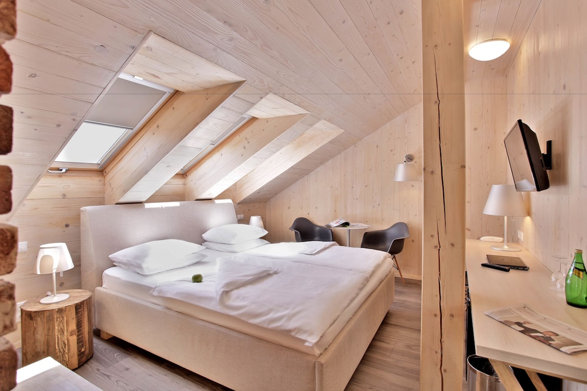 Exclusive-Doppelzimmer | 1 Schlafzimmer, Allergikerbettwaren, Zimmersafe, Schreibtisch