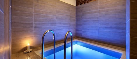 Salas de tratamientos para parejas, sauna, bañera de hidromasaje