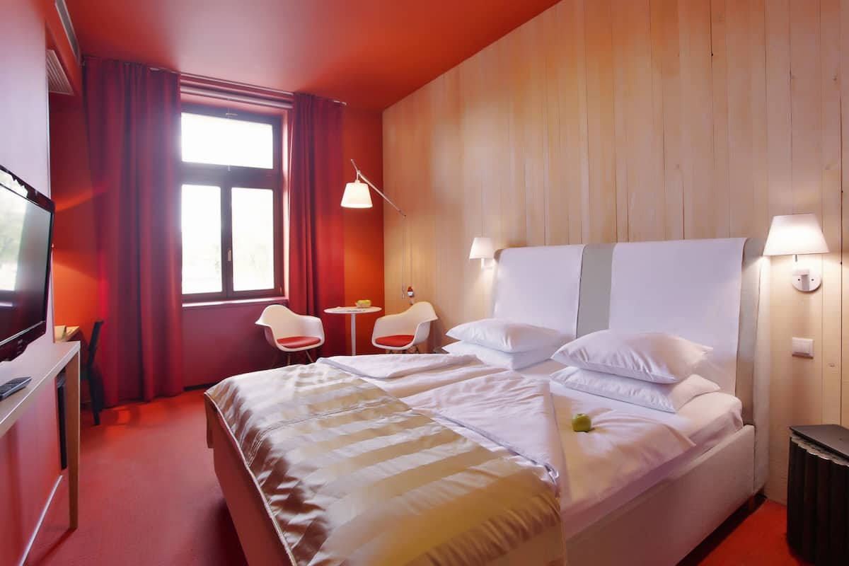 Deluxe-Doppel- oder -Zweibettzimmer | 1 Schlafzimmer, Allergikerbettwaren, Zimmersafe, Schreibtisch