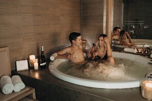 Bañera de hidromasaje interior