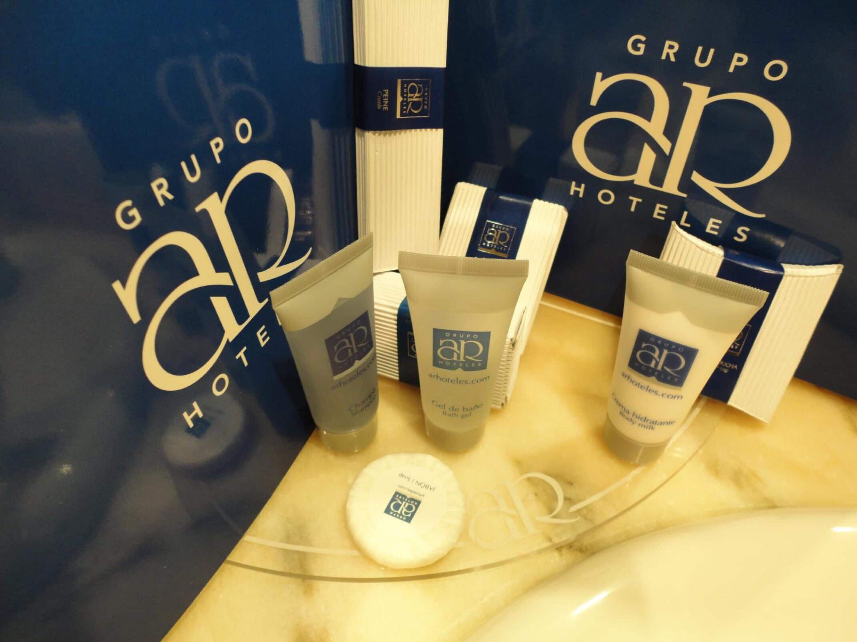 bathtub, free toiletries, hair dryer, bidet