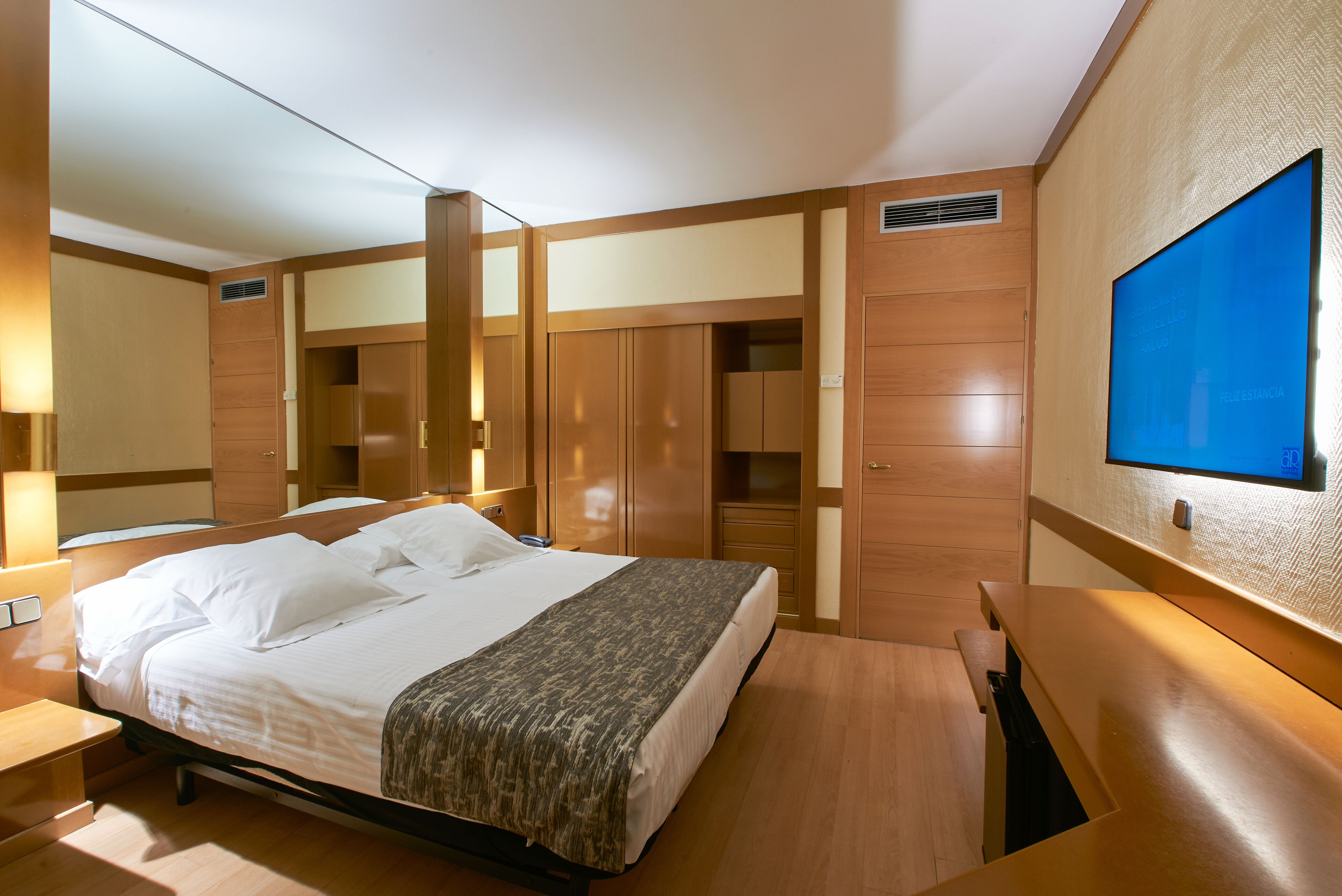 スタンダード ツインルーム | ミニバー、セーフティボックス (室内)、デスク、ノートパソコン用作業スペース