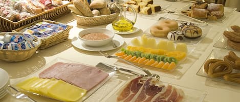 Petit déjeuner buffet (10.5 EUR par personne)