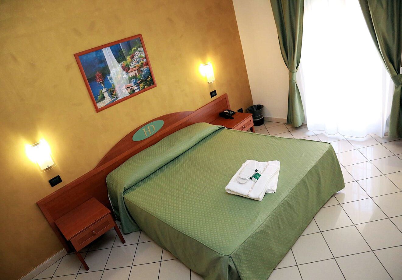 經典雙人房 | 羽絨被、迷你吧、房內夾萬、獨特設計