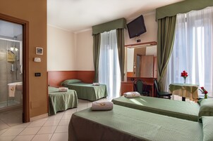 Donzen dekbedden, een minibar, een kluis op de kamer