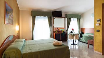 Edredons de pluma, frigobar, cofres nos quartos