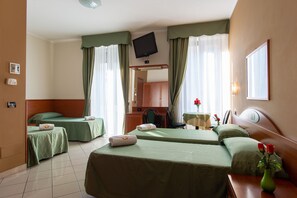 Down comforters, minibar, in-room safe, individually decorated - HD Hotel  (Milan)
