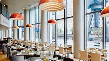 Frukost, lunch och middag serveras