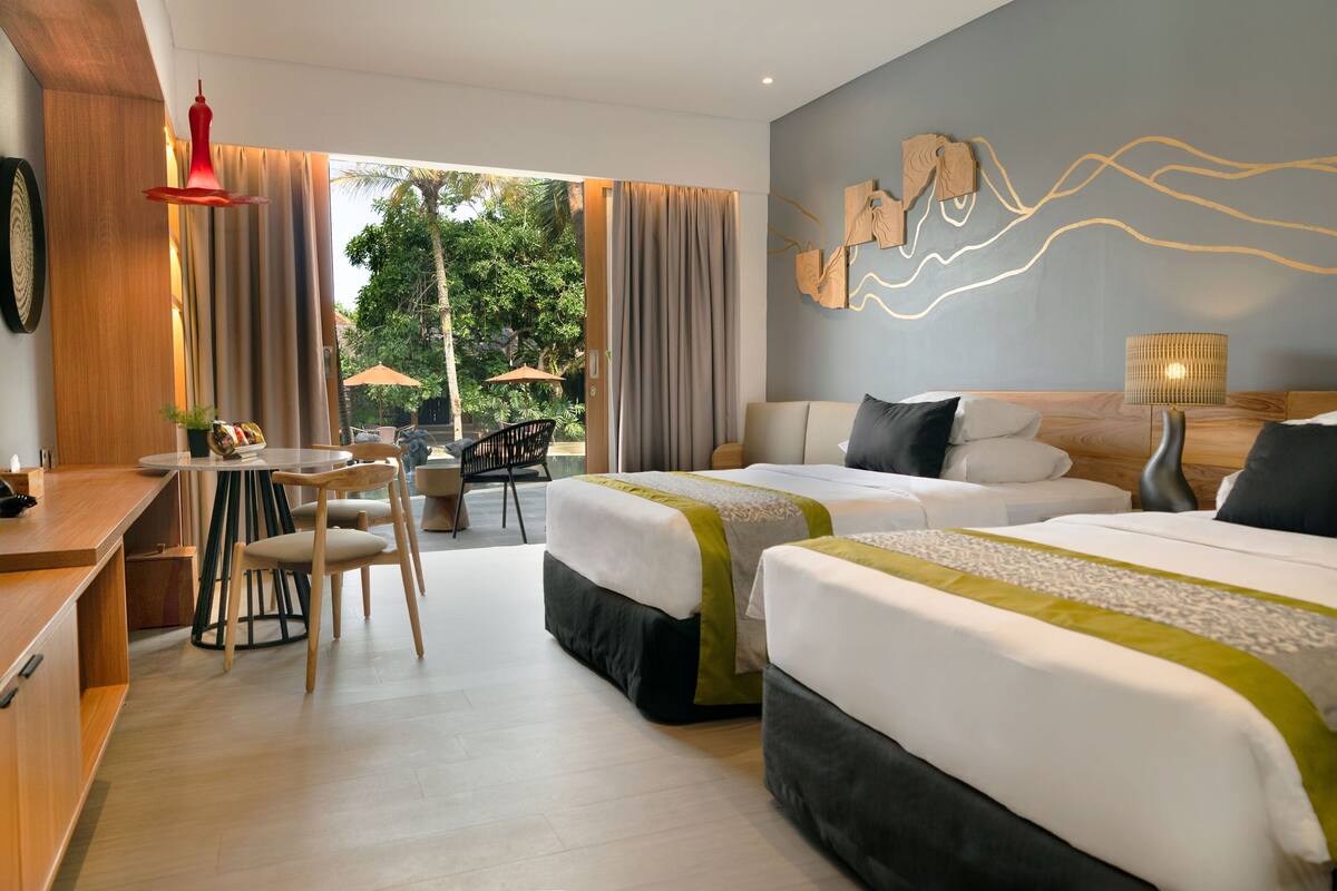 Premier Pool Access | เครื่องนอนระดับพรีเมียม, เตียงพร้อมฟูกเสริมที่นอน, ตู้นิรภัยในห้องพัก