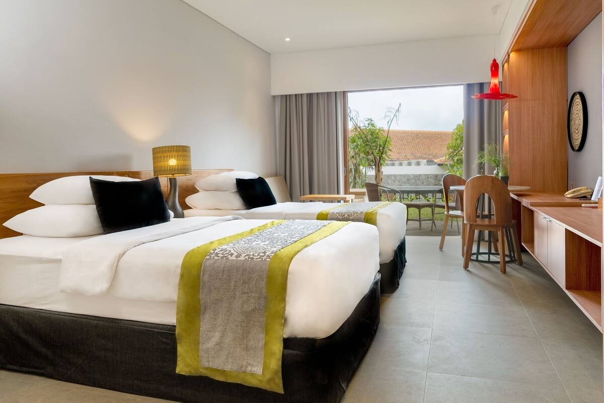 ห้องดีลักซ์ทวิน, เตียงเดี่ยว 2 เตียง, วิวสวน | เครื่องนอนระดับพรีเมียม, เตียงพร้อมฟูกเสริมที่นอน, ตู้นิรภัยในห้องพัก