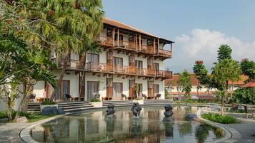 Outdoor pool, sun loungers