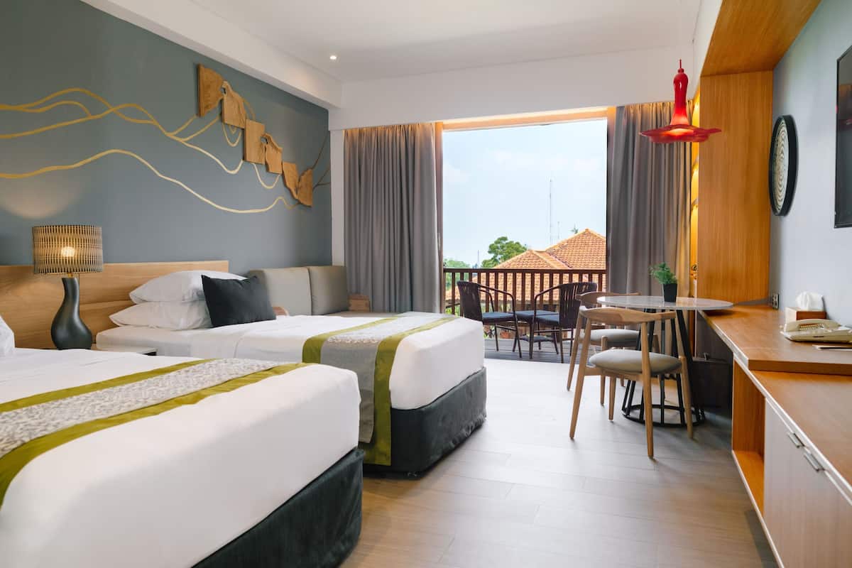 ห้องพรีเมียร์ทวิน, วิวสระว่ายน้ำ | เครื่องนอนระดับพรีเมียม, เตียงพร้อมฟูกเสริมที่นอน, ตู้นิรภัยในห้องพัก