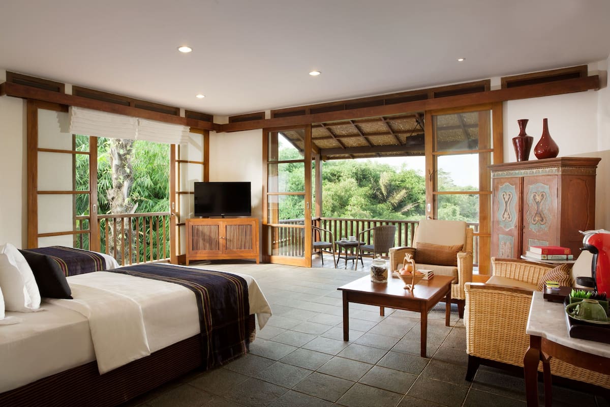 ห้องสวีท, วิวหุบเขา | เครื่องนอนระดับพรีเมียม, เตียงพร้อมฟูกเสริมที่นอน, ตู้นิรภัยในห้องพัก