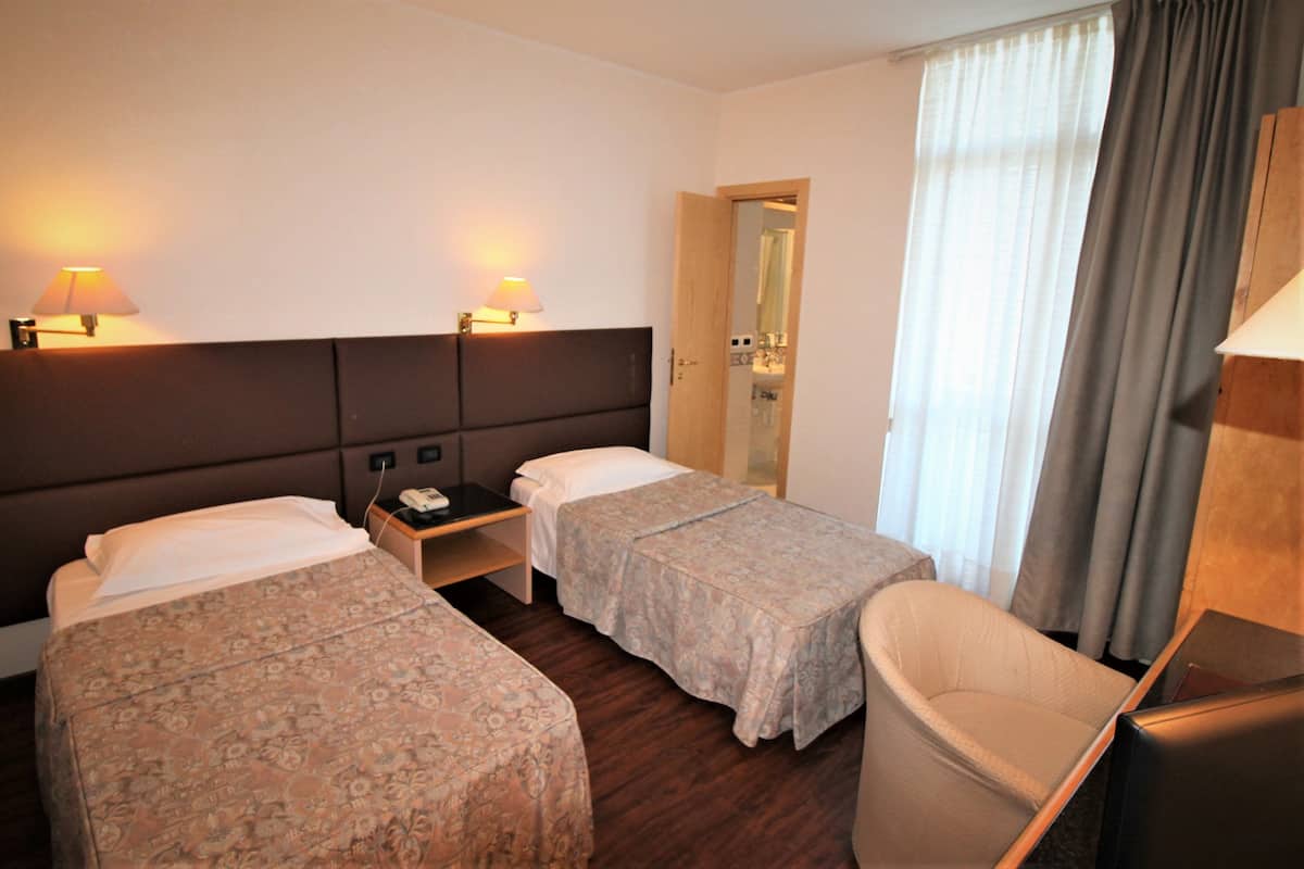 1 bedroom, down comforters, minibar, in-room safe