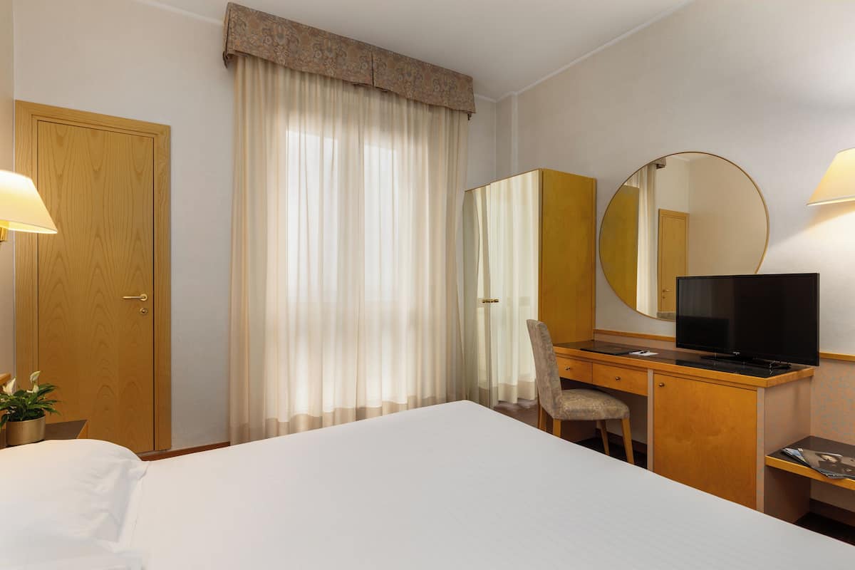 Basic Double or Twin Room | 1 bedroom, down comforters, minibar, in-room safe