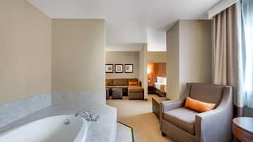 Suite, 1 trĂšs grand lit, non-fumeur, bain Ă remous