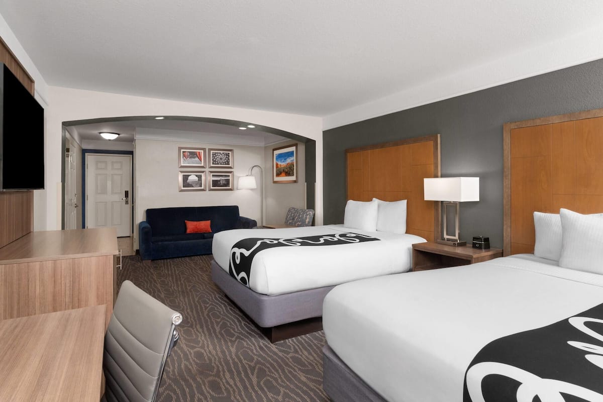 Deluxe Room, 2 Queen Beds, Non Smoking
