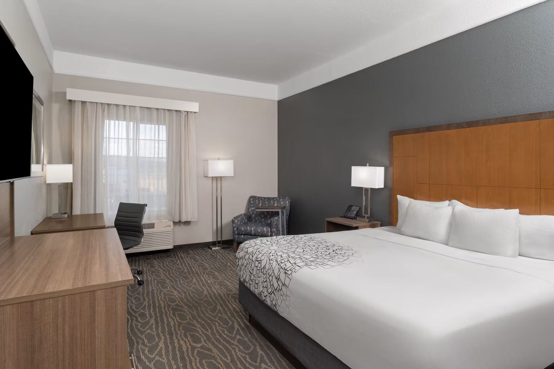 Room, 1 King Bed, Accessible, Non Smoking (Mobility Accessible) | Premium bedding, pillowtop beds, desk, laptop workspace