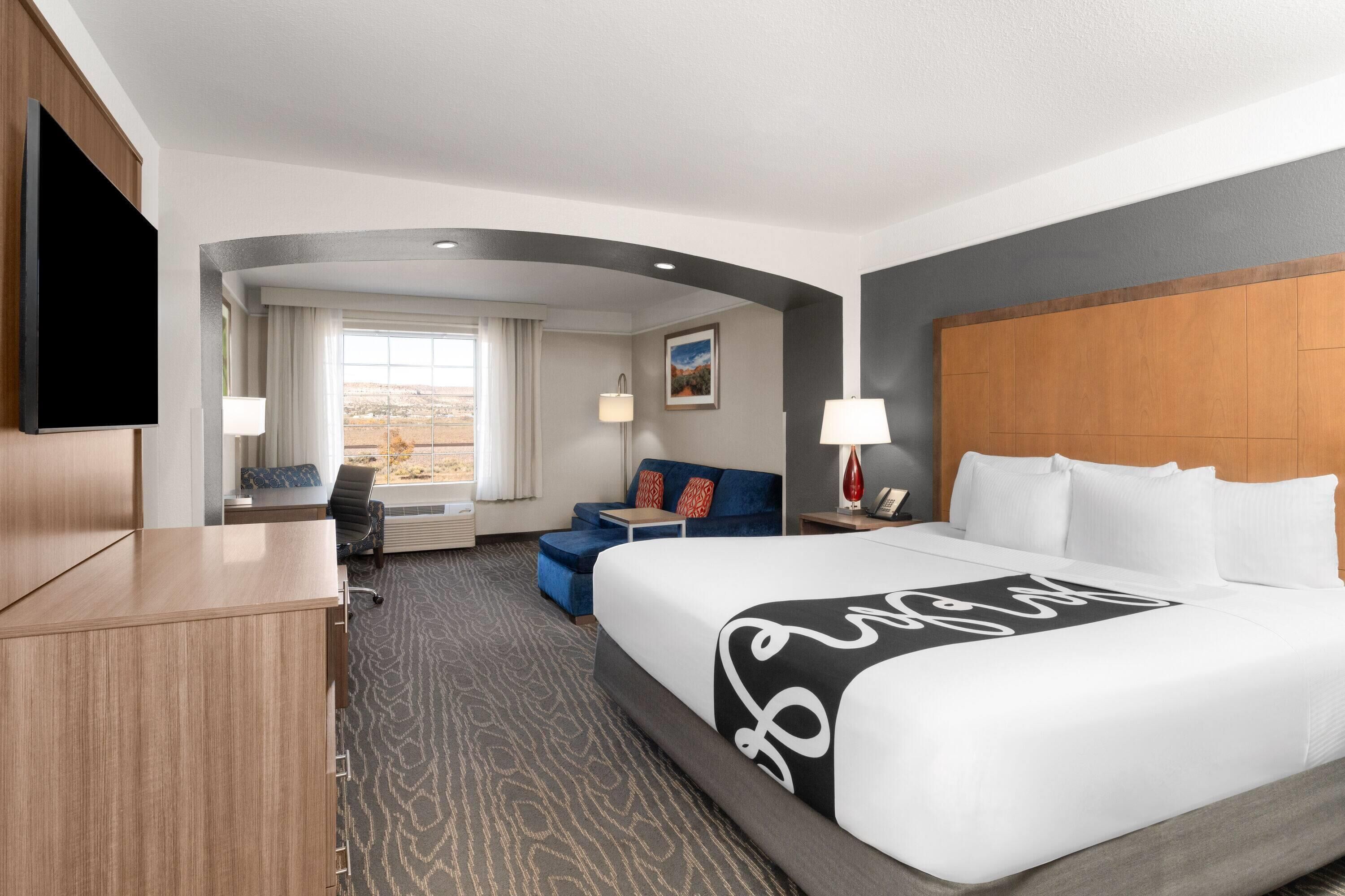 Svit - 1 kingsize-säng - icke-rökare | Sängtillbehör av högsta kvalitet, bäddmadrasser och skrivbord